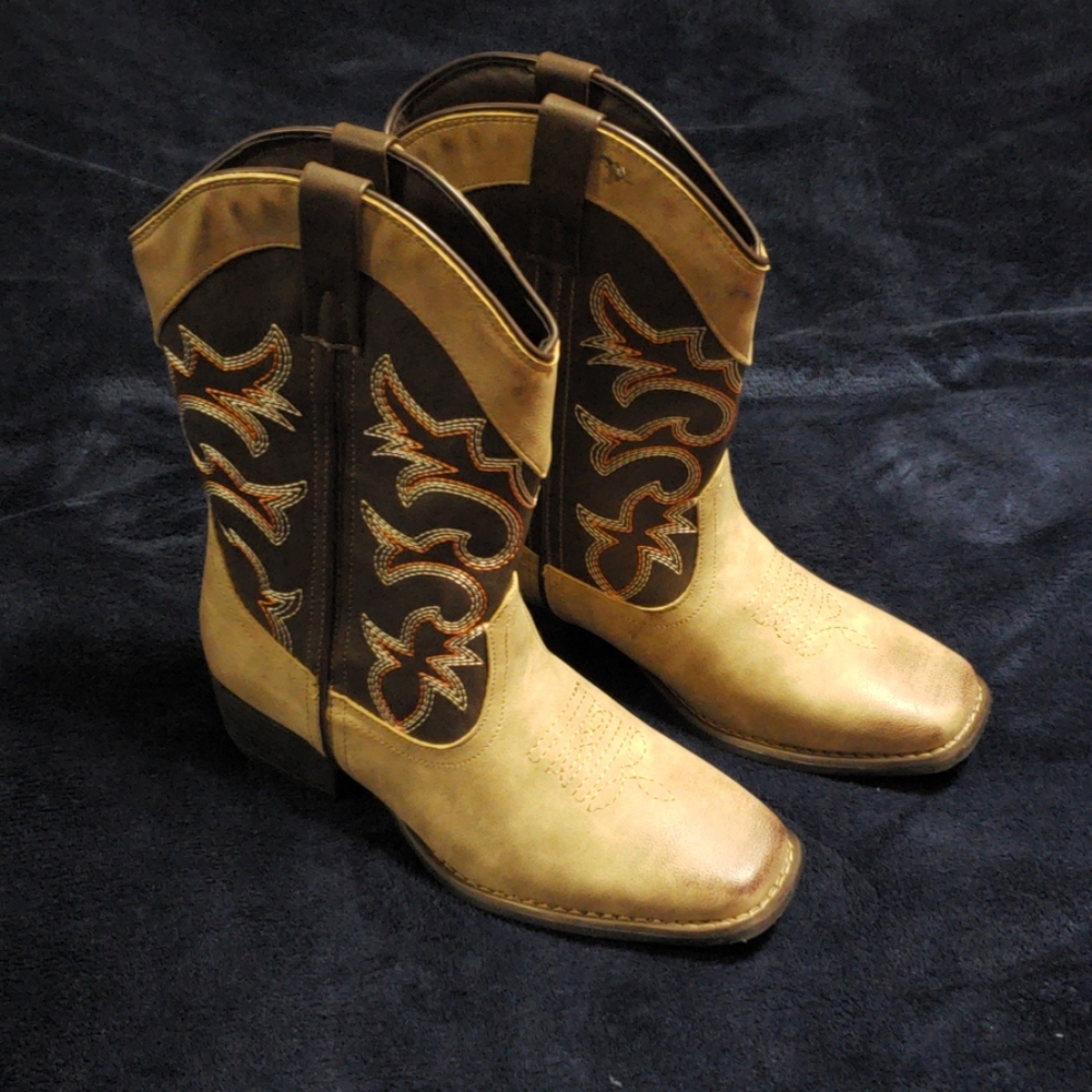 NWOT. Cowboy boots